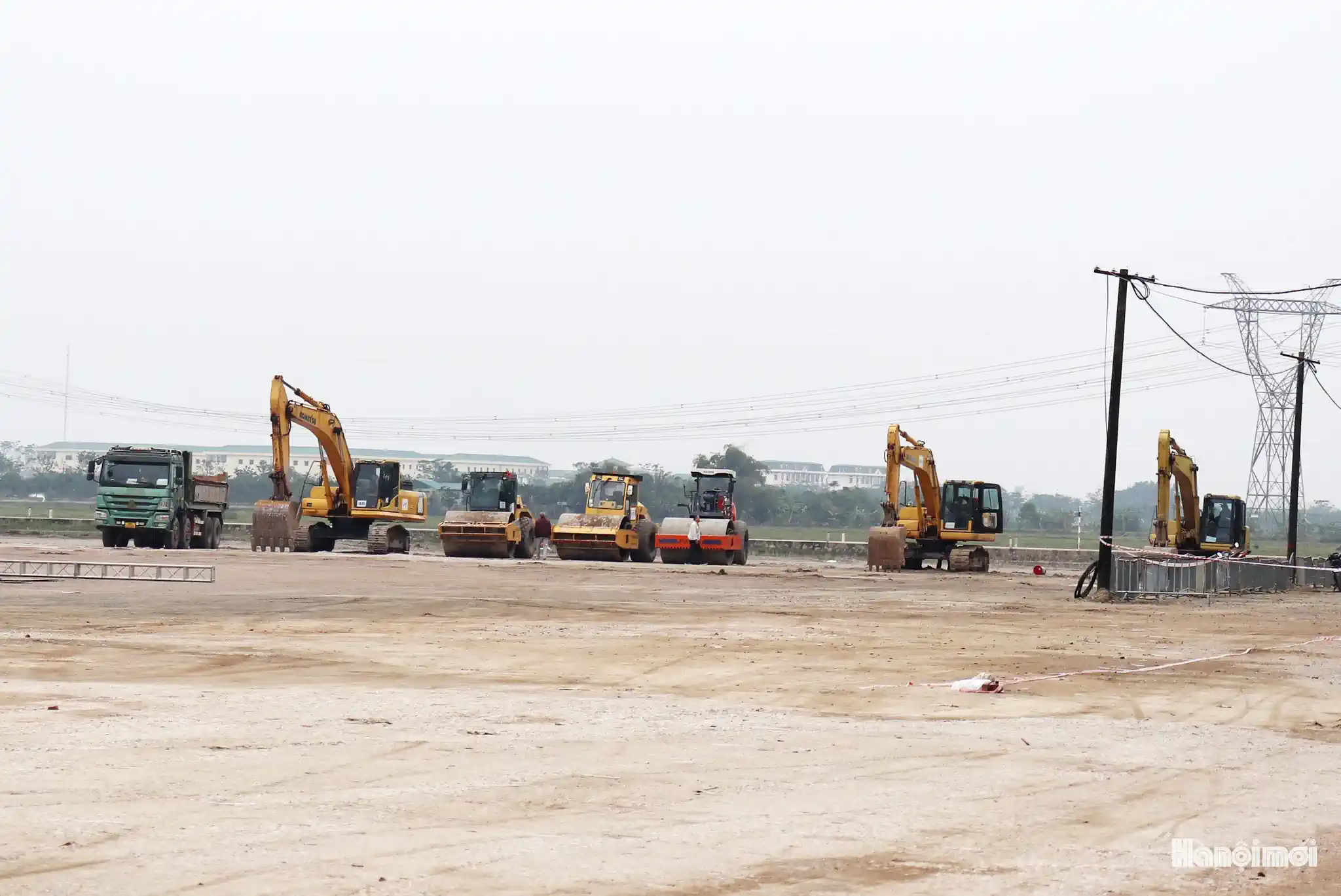 Máy móc chuẩn bị khởi công Vinhomes King Park Bắc Ninh
